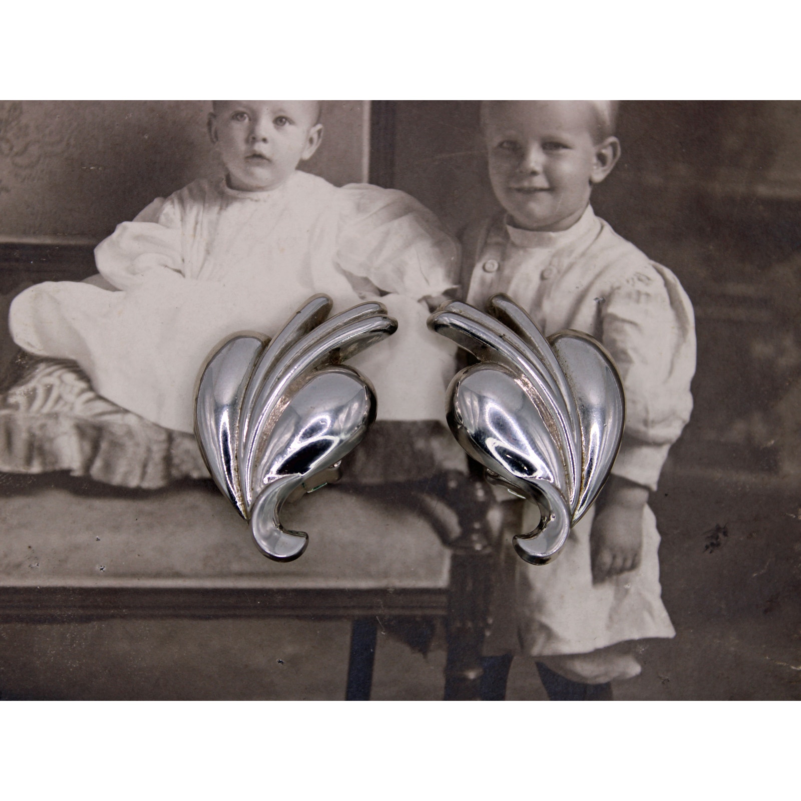 Crown Trifari Silvertone Floral Earrings 22$